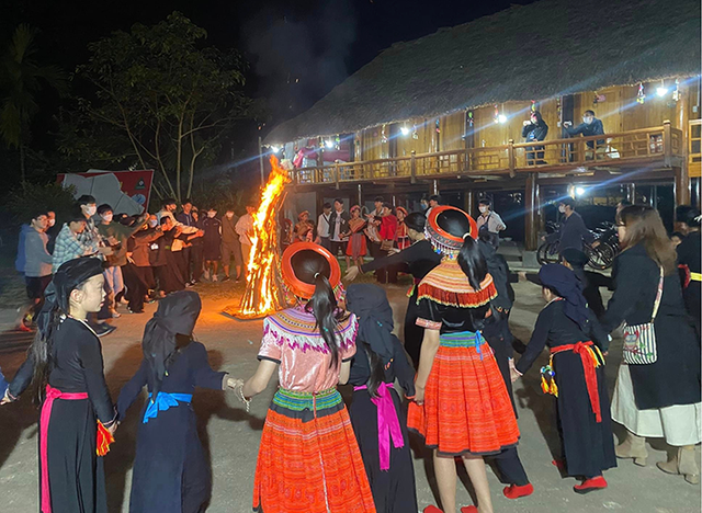 Du khách trải nghiệm tại Homestay Tài Ngào, xã Thượng Lâm, huyện Lâm Bình, Tuyên Quang. Du khách trải nghiệm tại Homestay Tài Ngào, xã Thượng Lâm, huyện Lâm Bình, Tuyên Quang.