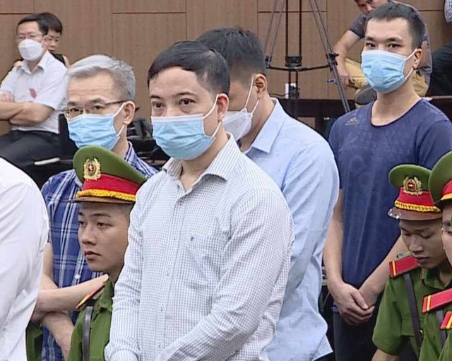 Bị cáo Phạm Trung Kiên xin Hội đồng xét xử một cơ hội sống để trở về với gia đình. Bị cáo Phạm Trung Kiên xin Hội đồng xét xử một cơ hội sống để trở về với gia đình.