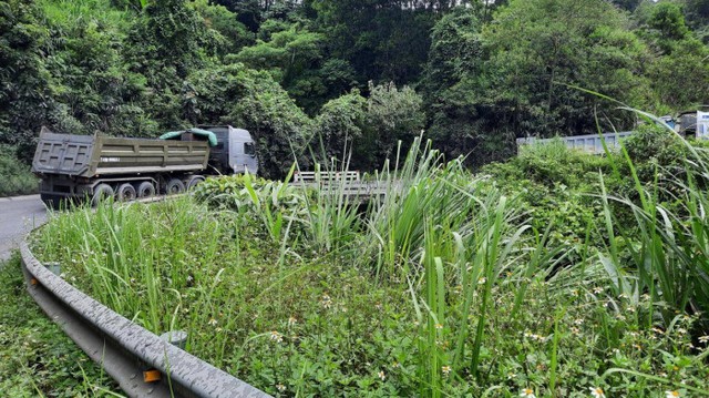 Một đoạn Quốc lộ 15D (Ảnh: Duy Lợi). Một đoạn Quốc lộ 15D (Ảnh: Duy Lợi).