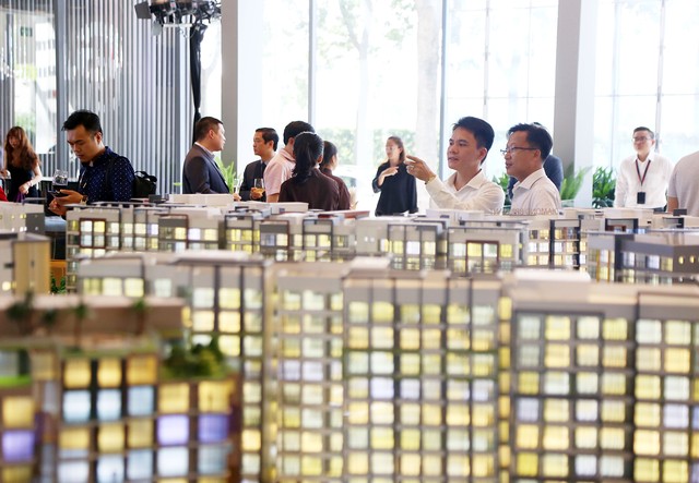 Nhiều chủ đầu tư dự án chung cư tung ra chính sách bán hàng ưu đãi để thu hút khách hàng. Ảnh: Việt Dũng Nhiều chủ đầu tư dự án chung cư tung ra chính sách bán hàng ưu đãi để thu hút khách hàng. Ảnh: Việt Dũng