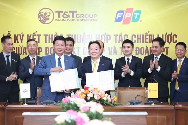 Hai vị chủ tịch Đỗ Quang Hiển (phải) và Trương Gia Bình ký kết thỏa thuận hợp tác chiến lược. Hai vị chủ tịch Đỗ Quang Hiển (phải) và Trương Gia Bình ký kết thỏa thuận hợp tác chiến lược.