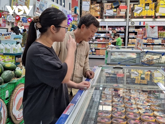 Doanh thu bán lẻ, bán buôn của nhiều doanh nghiệp tăng trong tháng 8 (Ảnh: Lệ Hằng) Doanh thu bán lẻ, bán buôn của nhiều doanh nghiệp tăng trong tháng 8 (Ảnh: Lệ Hằng)