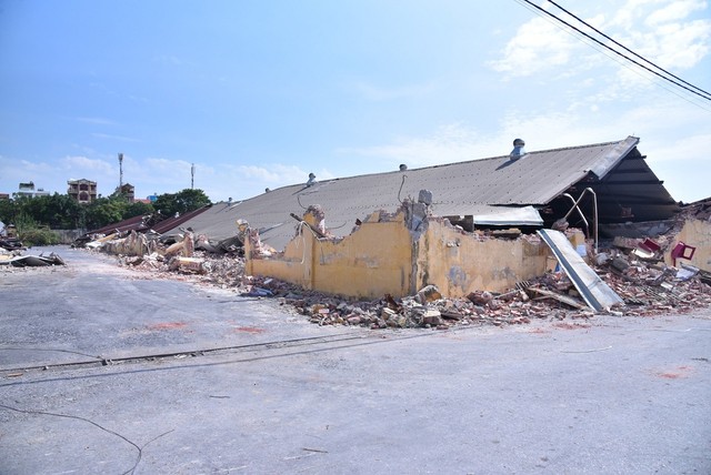 Nhiều đơn vị, doanh nghiệp thuê đất, nhà xưởng đã bàn giao mặt bằng phục vụ Dự án Khu nhà ở xã hội tại Tổng kho 3 Lạc Viên. Ảnh: Trung Kiên. Nhiều đơn vị, doanh nghiệp thuê đất, nhà xưởng đã bàn giao mặt bằng phục vụ Dự án Khu nhà ở xã hội tại Tổng kho 3 Lạc Viên. Ảnh: Trung Kiên.