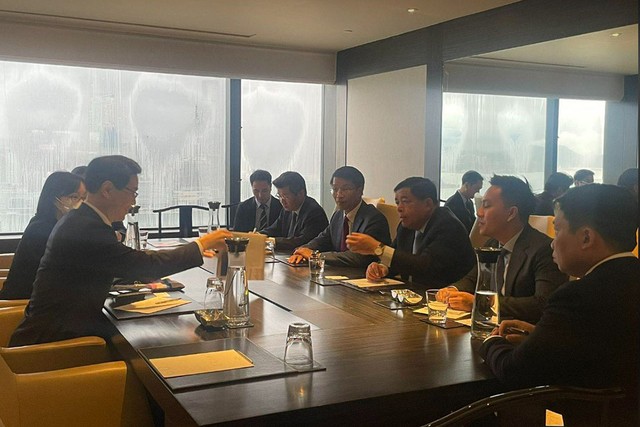 Bộ trưởng Nguyễn Chí Dũng làm việc với một số lãnh đạo doanh nghiệp, tập đoàn kinh tế tại Hồng Kông.