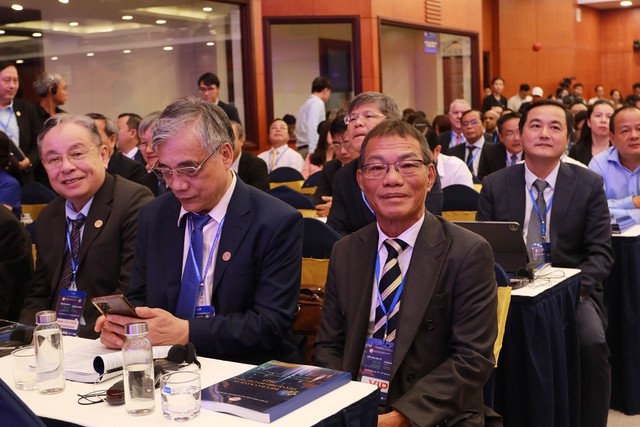 Các chuyên gia tham dự Diễn đàn. Ảnh: Lê Toàn Các chuyên gia tham dự Diễn đàn. Ảnh: Lê Toàn