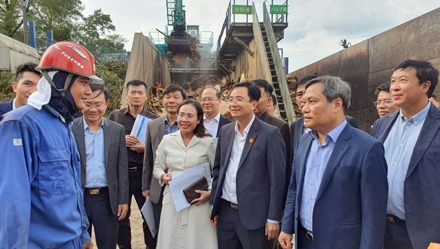 Đoàn công tác tỉnh Quảng Bình thăm Nhà máy tái chế rác thải Fuefuki. Ảnh: Ngọc Mai Đoàn công tác tỉnh Quảng Bình thăm Nhà máy tái chế rác thải Fuefuki. Ảnh: Ngọc Mai