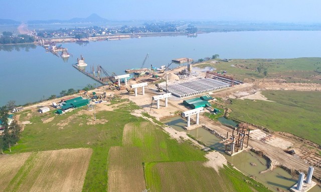 Cầu Hưng Đức thuộc dự án cao tốc Bắc Nam nối Nghệ An - Hà Tĩnh đang được xây dựng.