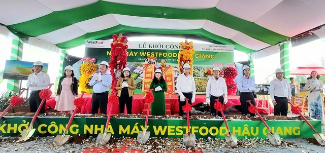Đại biểu thực hiện nghi thức khởi công xây dựng Tổ hợp Nhà máy chế biến nông sản thực phẩm Hậu Giang (Nhà máy Westfood Hậu Giang) Đại biểu thực hiện nghi thức khởi công xây dựng Tổ hợp Nhà máy chế biến nông sản thực phẩm Hậu Giang (Nhà máy Westfood Hậu Giang)