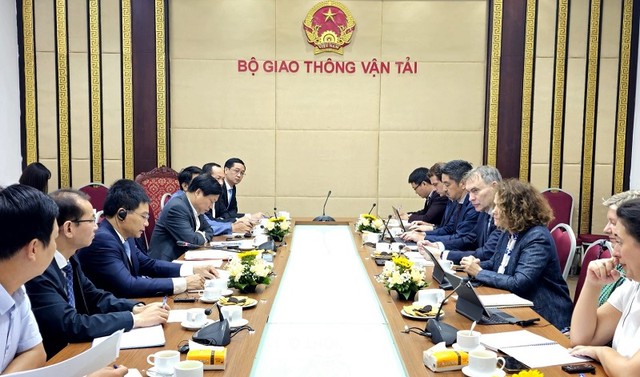 Giám đốc quốc gia WB tại Việt Nam Carolyn Turk nhấn mạnh, WB sẵn sàng nghiên cứu, hỗ trợ các Dự án hạ tầng GTVT; đồng thời đề nghị hai bên cần làm việc cụ thể để xác định phạm vi hợp tác tổng thể, khung thời tổng thể. (Ảnh: Cổng thông tin Bộ GTVT).