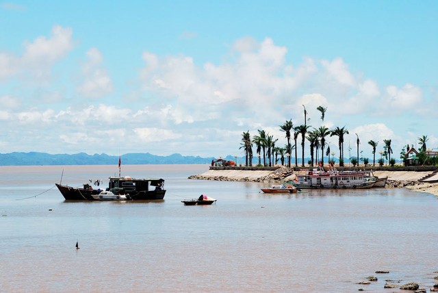 Bến tàu không số là một điểm du lịch lịch sử nổi tiếng tại Hải Phòng. Bến tàu không số là một điểm du lịch lịch sử nổi tiếng tại Hải Phòng.