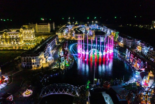 Chờ đợi du khách quốc tế là những trải nghiệm đỉnh cao với chuỗi hoạt động thể thao, giải trí, vui chơi tại Vinpearl Golf, công viên chủ đề VinWonders, công viên chăm sóc và bảo tồn động vật bán hoang dã Vinpearl Safari, Corona Casino và thành phố không ngủ Grand World Phú Quốc…