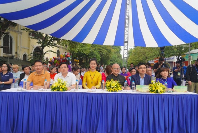 Các đại biểu tham dự Lễ bế mạc Lễ hội Áo dài du lịch Hà Nội 2023. (Ảnh: Nguyễn Anh Tùng) Các đại biểu tham dự Lễ bế mạc Lễ hội Áo dài du lịch Hà Nội 2023. (Ảnh: Nguyễn Anh Tùng)