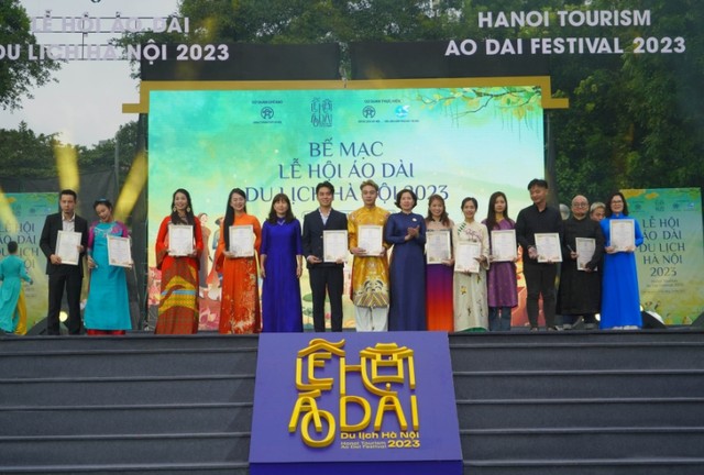 Lễ hội Áo dài du lịch Hà Nội 2023 đã tạo dấu ấn tốt đẹp cho người dân và du khách trong, ngoài nước. (Ảnh: Nguyễn Anh Tùng) Lễ hội Áo dài du lịch Hà Nội 2023 đã tạo dấu ấn tốt đẹp cho người dân và du khách trong, ngoài nước. (Ảnh: Nguyễn Anh Tùng)