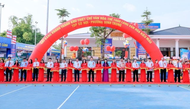 Các đại biểu cắt băng khánh thành Khu thiết chế văn hóa, thể thao Gò Nọi Các đại biểu cắt băng khánh thành Khu thiết chế văn hóa, thể thao Gò Nọi