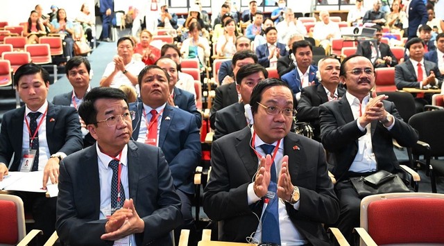 Đoàn công tác tỉnh Long An và doanh nghiệp tháp tùng tham dự Diễn đàn Doanh nghiệp Việt Nam - Cuba