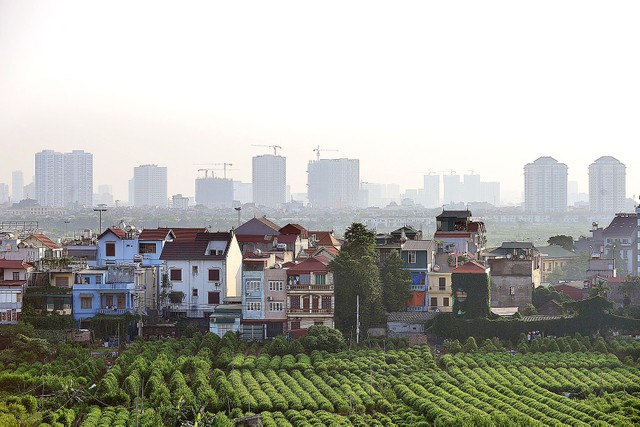 Theo người dân, những thửa đất mặt đường Võ Nguyên Giáp, gần chân cầu Nhật Tân có mức giá lên đến 200 triệu đồng/m2 Theo người dân, những thửa đất mặt đường Võ Nguyên Giáp, gần chân cầu Nhật Tân có mức giá lên đến 200 triệu đồng/m2