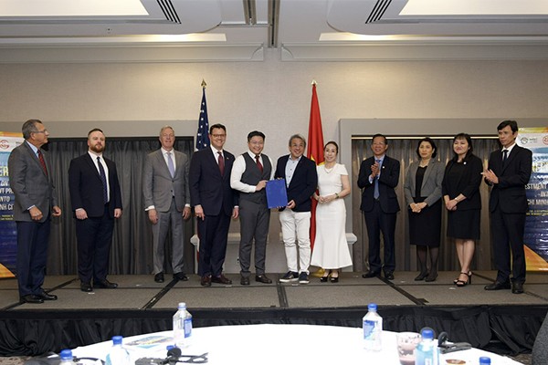 Các cơ quan của TP.HCM trao bản thỏa thuận ghi nhớ với doanh nghiệp Hoa Kỳ nhằm thúc đẩy các dự án công nghệ cao Các cơ quan của TP.HCM trao bản thỏa thuận ghi nhớ với doanh nghiệp Hoa Kỳ nhằm thúc đẩy các dự án công nghệ cao