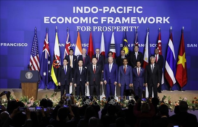 Chủ tịch nước Võ Văn Thưởng và các Nhà lãnh đạo kinh tế tham dự phiên họp chụp ảnh chung. (Ảnh: Thống Nhất/TTXVN) Chủ tịch nước Võ Văn Thưởng và các Nhà lãnh đạo kinh tế tham dự phiên họp chụp ảnh chung. (Ảnh: Thống Nhất/TTXVN)