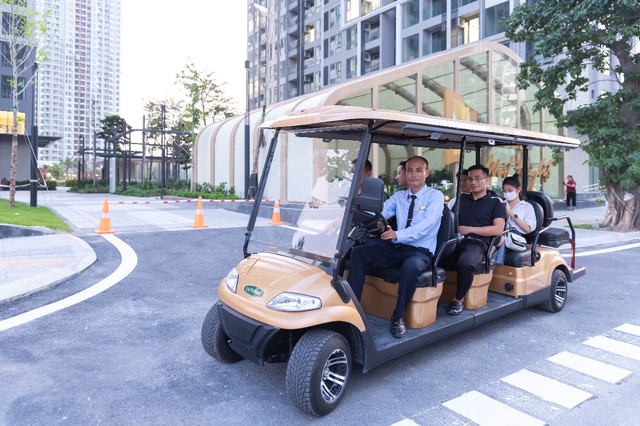 Xe buggy chuyên dụng, phục vụ đưa đón cư dân Masteri West Heights. Xe buggy chuyên dụng, phục vụ đưa đón cư dân Masteri West Heights.