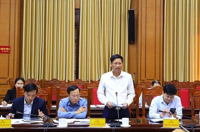 Chủ tịch UBND TP. Thái Bình Đinh Gia Dũng báo cáo tiến độ thực hiện Đề án