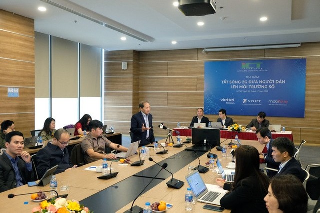 Tọa đàm "Tắt sóng 2G, đưa người dân lên môi trường số" Tọa đàm "Tắt sóng 2G, đưa người dân lên môi trường số"