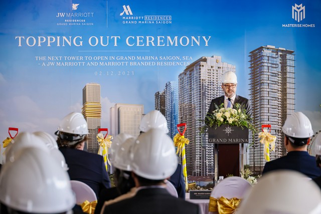 Ông Mahdi Samhouri, Phó Giám đốc Khối Phát triển dự án kiêm Phó Giám đốc Khối Thiết kế, Masterise Homes phát biểu tại sự kiện. Ảnh: Masterise Homes Ông Mahdi Samhouri, Phó Giám đốc Khối Phát triển dự án kiêm Phó Giám đốc Khối Thiết kế, Masterise Homes phát biểu tại sự kiện. Ảnh: Masterise Homes