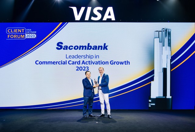 Ông Huỳnh Thiên Phú - Giám đốc TTQL&PTKD Doanh Nghiệp Sacombank nhận giải thưởng “Leadership in Commercial Card Activation Growth 2023” - “Ngân hàng dẫn đầu về tốc độ tăng trưởng kích hoạt Thẻ Doanh Nghiệp 2023” từ đại diện VISA Ông Huỳnh Thiên Phú - Giám đốc TTQL&PTKD Doanh Nghiệp Sacombank nhận giải thưởng “Leadership in Commercial Card Activation Growth 2023” - “Ngân hàng dẫn đầu về tốc độ tăng trưởng kích hoạt Thẻ Doanh Nghiệp 2023” từ đại diện VISA
