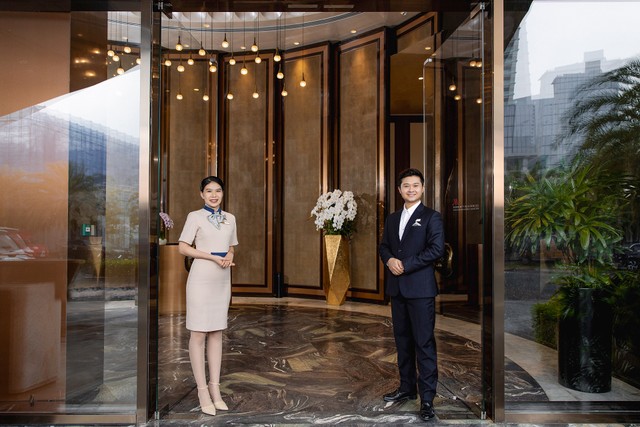 Masterise Property Management mang đến dịch vụ tiền sảnh chuyên nghiệp và đội ngũ kỹ thuật tận tâm, cùng với nhiều dịch vụ toàn diện khác cho cư dân. Masterise Property Management mang đến dịch vụ tiền sảnh chuyên nghiệp và đội ngũ kỹ thuật tận tâm, cùng với nhiều dịch vụ toàn diện khác cho cư dân.