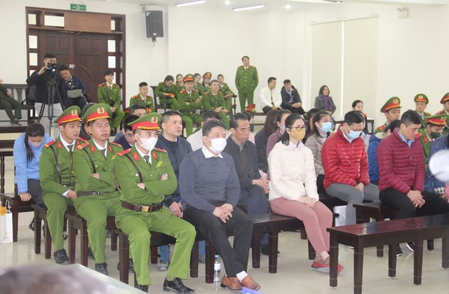 Các bị cáo tại tòa phúc thẩm. Các bị cáo tại tòa phúc thẩm.