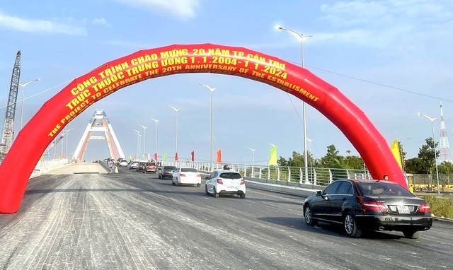 Thông xe kỹ thuật công trình cầu Trần Hoàng Na. Thông xe kỹ thuật công trình cầu Trần Hoàng Na.