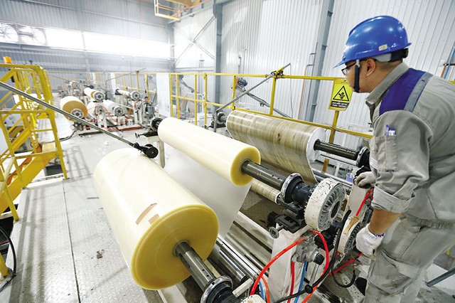 Công nghiệp phục hồi tích cực trong những tháng cuối năm 2023 tạo động lực cho kinh tế tăng trưởng cao hơn trong năm 2024. Ảnh: Đ.T Công nghiệp phục hồi tích cực trong những tháng cuối năm 2023 tạo động lực cho kinh tế tăng trưởng cao hơn trong năm 2024. Ảnh: Đ.T