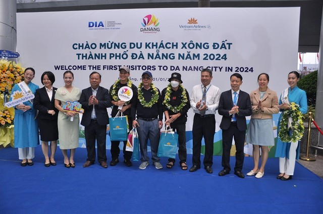 Sở Du lịch TP. Đà Nẵng phối hợp tổ chức đón những du khách nội địa và quốc tế đầu tiên đến Đà Nẵng nhân dịp Tết Dương lịch 2024. Sở Du lịch TP. Đà Nẵng phối hợp tổ chức đón những du khách nội địa và quốc tế đầu tiên đến Đà Nẵng nhân dịp Tết Dương lịch 2024.