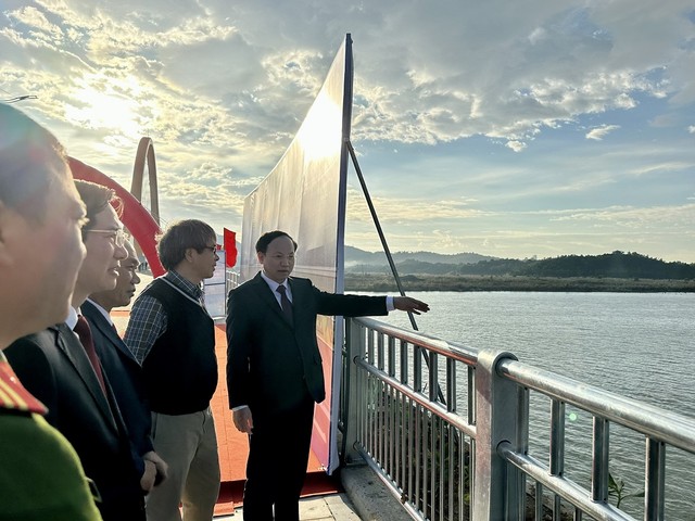 &quot;Việc xây dựng cây cầu hiện đại mà vẫn giữ được hệ sinh thái rừng nguyên sinh là một thành công của dự án&quot;, ông Nguyễn Xuân Ký, Bí thư Tỉnh ủy Quảng Ninh chia sẻ.