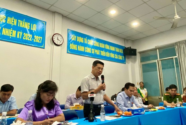 Tối 4/1, Phó chủ tịch UBND TP.HCM Nguyễn Văn Dũng cùng đoàn khảo sát của Ban Văn hóa - Xã hội HĐND TP.HCM do ông Cao Thanh Bình làm trưởng đoàn cùng các sở, ban ngành có buổi khảo sát về công tác chuẩn bị nguồn hàng phục vụ thị trường Tết Nguyên đán 2024 tại Chợ Đầu mối nông sản thực phẩm Hóc Môn. Tối 4/1, Phó chủ tịch UBND TP.HCM Nguyễn Văn Dũng cùng đoàn khảo sát của Ban Văn hóa - Xã hội HĐND TP.HCM do ông Cao Thanh Bình làm trưởng đoàn cùng các sở, ban ngành có buổi khảo sát về công tác chuẩn bị nguồn hàng phục vụ thị trường Tết Nguyên đán 2024 tại Chợ Đầu mối nông sản thực phẩm Hóc Môn.