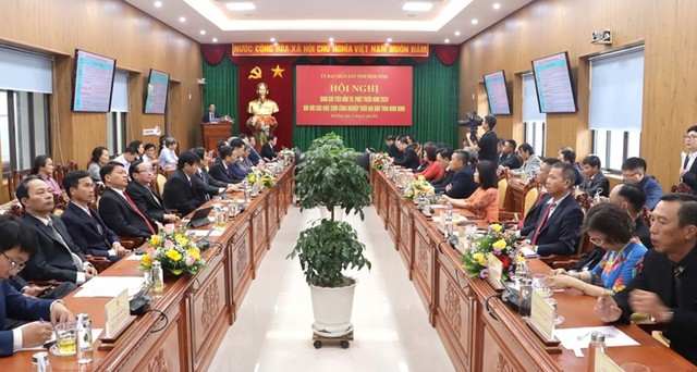 Lần đầu tiên tỉnh Bình Định tiến hành giao chỉ tiêu đầu tư, phát triển cho các khu, cụm công nghiệp trong tỉnh. Ảnh: Thùy Trang.