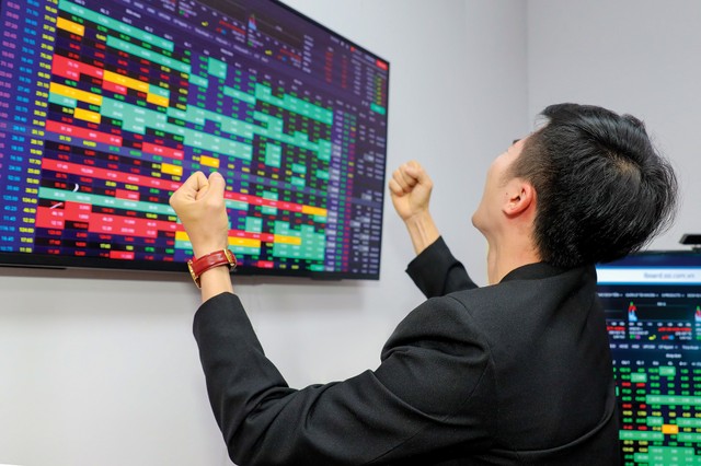 Nhiều nhà đầu tư đang tận dụng nhịp sóng mới để “Tết có bánh chưng” Nhiều nhà đầu tư đang tận dụng nhịp sóng mới để “Tết có bánh chưng”