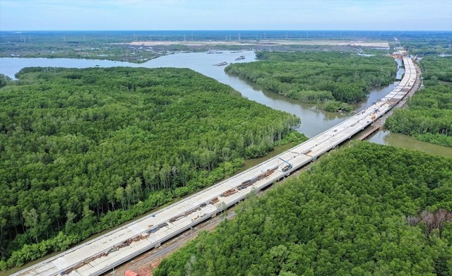 Thi công Dự án đường cao tốc Bến Lức - Long Thành. Thi công Dự án đường cao tốc Bến Lức - Long Thành.