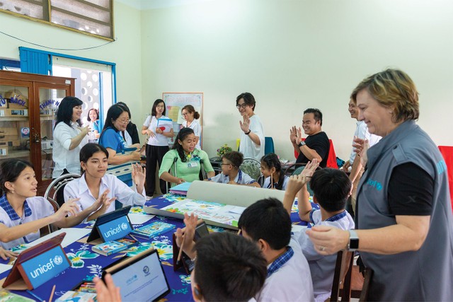 Đại diện UNICEF và Masterise tham gia các hoạt động giáo dục và trải nghiệm sáng kiến Thư viện số Toàn cầu được UNICEF lần đầu tiên giới thiệu tại Sóc Trăng