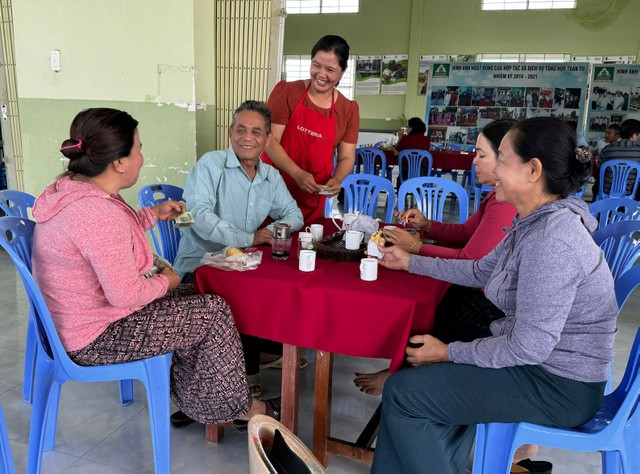 Cafe thanh toán tiền thu mua măng tây Cafe thanh toán tiền thu mua măng tây