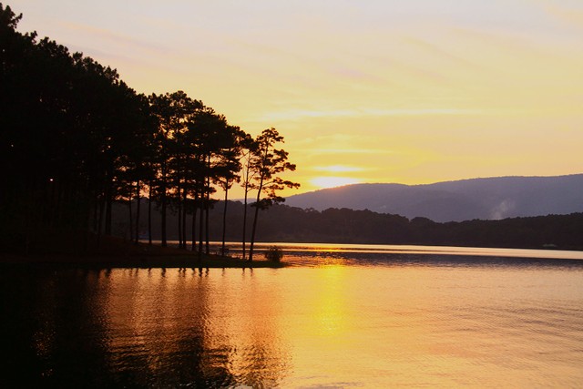 Hoàng hôn hồ Tuyền Lâm, Đà Lạt Hoàng hôn hồ Tuyền Lâm, Đà Lạt