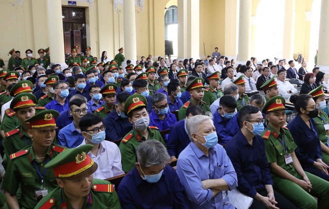 Trong phiên xét xử.