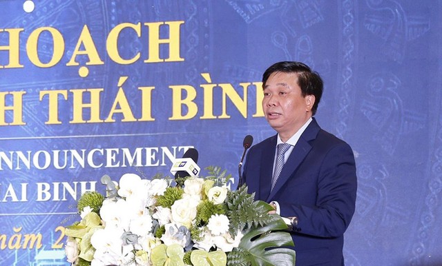 Phó chủ tịch thường trực UBND tỉnh Thái Bình Nguyễn Quang Hưng công bố Quyết định của Thủ tướng Chính phủ phê duyệt Quy hoạch tỉnh Thái Bình thời kỳ 2021 - 2030, tầm nhìn đến năm 2050. Phó chủ tịch thường trực UBND tỉnh Thái Bình Nguyễn Quang Hưng công bố Quyết định của Thủ tướng Chính phủ phê duyệt Quy hoạch tỉnh Thái Bình thời kỳ 2021 - 2030, tầm nhìn đến năm 2050.