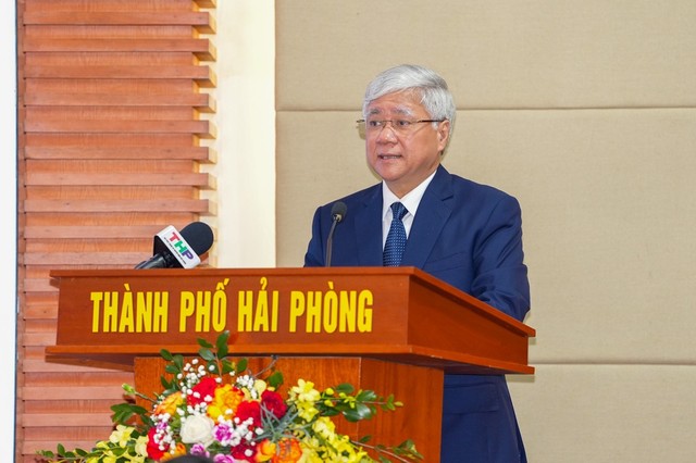 Ông Đỗ Văn Chiến, Bí thư Trung ương Đảng, Chủ tịch Ủy ban Trung ương MTTQ Việt Nam, Phó Chủ tịch Hội đồng Thi đua - Khen thưởng Trung ương phát biểu chỉ đạo tại Hội nghị Ông Đỗ Văn Chiến, Bí thư Trung ương Đảng, Chủ tịch Ủy ban Trung ương MTTQ Việt Nam, Phó Chủ tịch Hội đồng Thi đua - Khen thưởng Trung ương phát biểu chỉ đạo tại Hội nghị