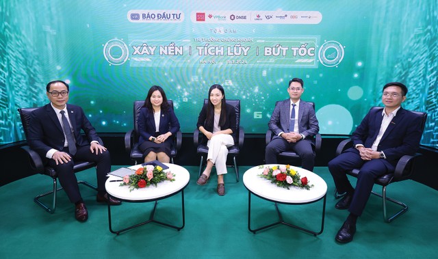 Các khách mời tham gia tọa đàm "Thị trường chứng khoán: Xây nền - Tích lũy - Bứt tốc" đã chia sẻ nhiều thông tin tích cực về thị trường Các khách mời tham gia tọa đàm "Thị trường chứng khoán: Xây nền - Tích lũy - Bứt tốc" đã chia sẻ nhiều thông tin tích cực về thị trường