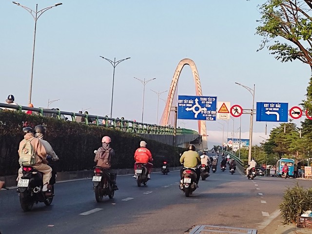 Dù đưa vào sử dụng gần 9 năm nhưng nhà đầu tư Nút giao thông khác mức Ngã ba Huế vẫn chưa được thanh, quyết toán. Dù đưa vào sử dụng gần 9 năm nhưng nhà đầu tư Nút giao thông khác mức Ngã ba Huế vẫn chưa được thanh, quyết toán.