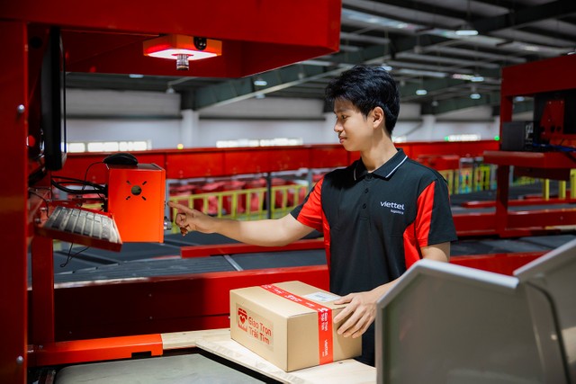 Cam kết “phục vụ khách hàng bằng cả trái tim” Cam kết “phục vụ khách hàng bằng cả trái tim”