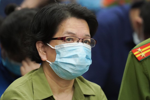 Bị cáo Đỗ Thị Nhàn bị Viện kiểm sát nhân dân TP.HCM đề nghị cách ly vĩnh viễn khỏi đời sống xã hội. Bị cáo Đỗ Thị Nhàn bị Viện kiểm sát nhân dân TP.HCM đề nghị cách ly vĩnh viễn khỏi đời sống xã hội.