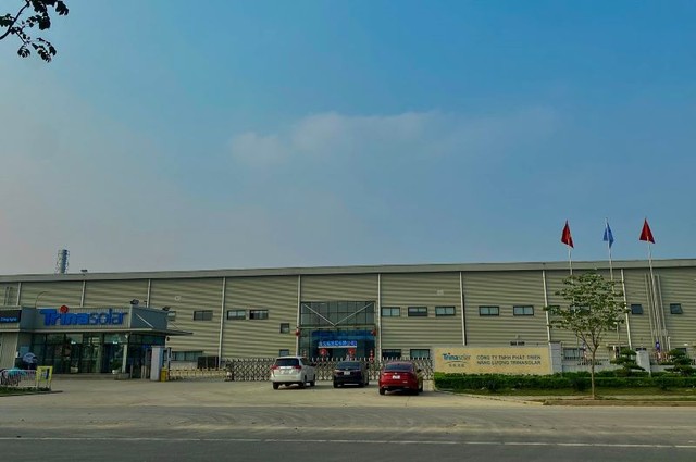 Trina Solar đã triển khai 2 dự án tại Khu công nghiệp Yên Bình với tổng số vốn đăng ký đầu tư 478 triệu USD, gồm: Dự án sản xuất tấm tế bào quang điện (pin năng lượng mặt trời), tấm module năng lượng mặt trời và Dự án sản xuất thanh Silic và tấm Silic đơn tinh thể. Trina Solar đã triển khai 2 dự án tại Khu công nghiệp Yên Bình với tổng số vốn đăng ký đầu tư 478 triệu USD, gồm: Dự án sản xuất tấm tế bào quang điện (pin năng lượng mặt trời), tấm module năng lượng mặt trời và Dự án sản xuất thanh Silic và tấm Silic đơn tinh thể.