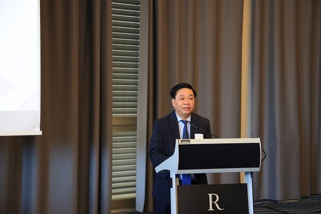 Phó chủ tịch thường trực UBND tỉnh Thái Bình Nguyễn Quang Hưng giới thiệu tiềm năng, cơ hội đầu tư của tỉnh Thái Bình tại hội nghị. Phó chủ tịch thường trực UBND tỉnh Thái Bình Nguyễn Quang Hưng giới thiệu tiềm năng, cơ hội đầu tư của tỉnh Thái Bình tại hội nghị.