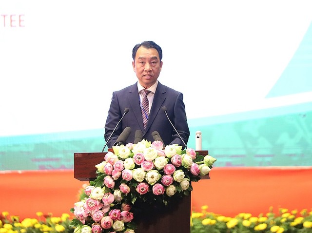 Chủ tịch UBND tỉnh Vĩnh Long Lữ Quang Ngời phát biểu khai mạc Hội nghị. Ảnh: Trung Phạm